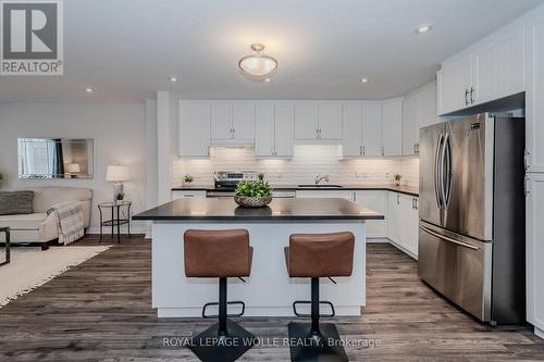 2B - 115 South Creek Drive, Kitchener, ON - Indoor Photo Showing Kitchen With Upgraded Kitchen