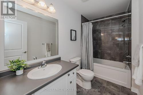 2B - 115 South Creek Drive, Kitchener, ON - Indoor Photo Showing Bathroom