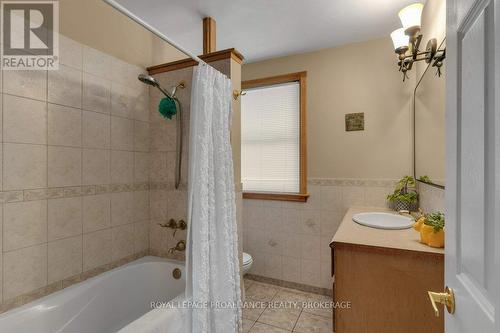 218 Glen Castle Road, Kingston (City Southwest), ON - Indoor Photo Showing Bathroom