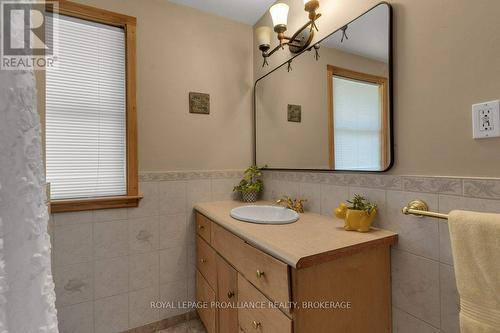 218 Glen Castle Road, Kingston (City Southwest), ON - Indoor Photo Showing Bathroom