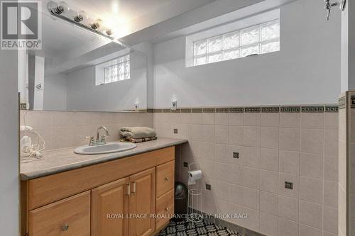 218 Glen Castle Road, Kingston (City Southwest), ON - Indoor Photo Showing Bathroom