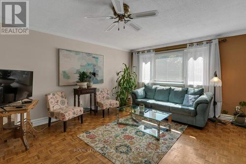 218 Glen Castle Road, Kingston (City Southwest), ON - Indoor Photo Showing Living Room