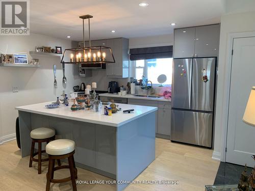 Main - 139 Septonne (Main) Avenue, Newmarket, ON - Indoor Photo Showing Kitchen With Upgraded Kitchen