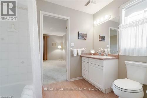 3508 Heritage Lane, Lincoln (980 - Lincoln-Jordan/Vineland), ON - Indoor Photo Showing Bathroom