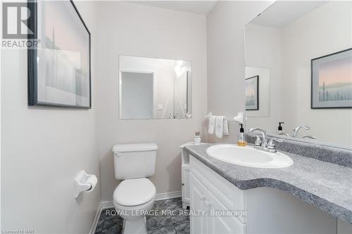 3508 Heritage Lane, Lincoln (980 - Lincoln-Jordan/Vineland), ON - Indoor Photo Showing Bathroom