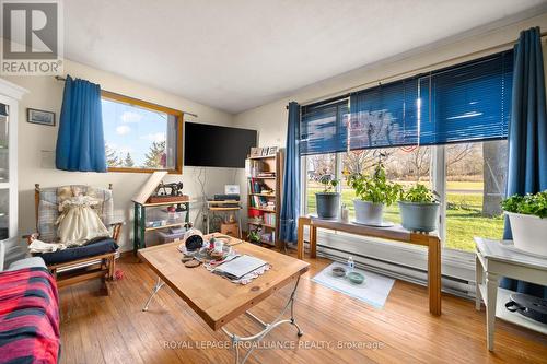 6089 Old Highway 2, Tyendinaga, ON - Indoor Photo Showing Living Room