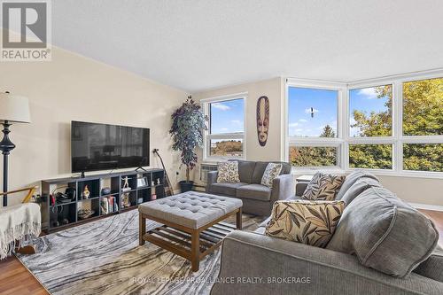 409 - 675 Davis Drive, Kingston (East Gardiners Rd), ON - Indoor Photo Showing Living Room