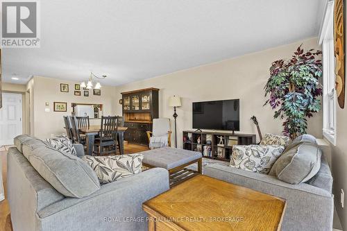 409 - 675 Davis Drive, Kingston (East Gardiners Rd), ON - Indoor Photo Showing Living Room