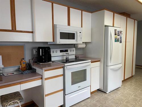 Swan River, Manitoba - Indoor Photo Showing Kitchen