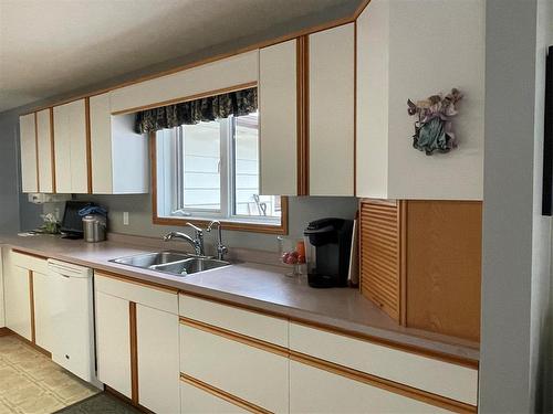 Swan River, Manitoba - Indoor Photo Showing Kitchen With Double Sink