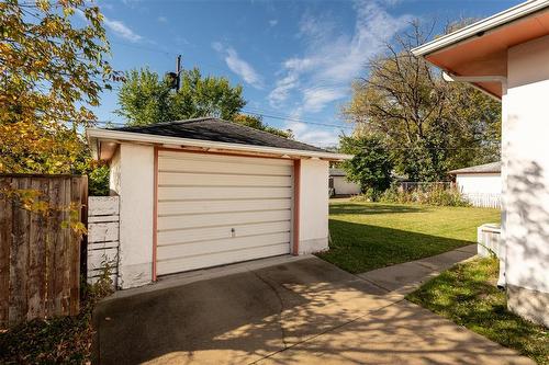 572 Hazel Dell Avenue, Winnipeg, MB - Outdoor With Exterior