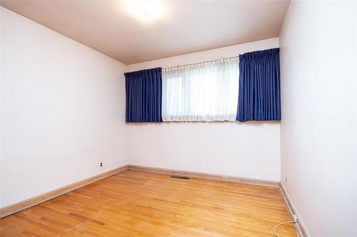 572 Hazel Dell Avenue, Winnipeg, MB - Indoor Photo Showing Other Room