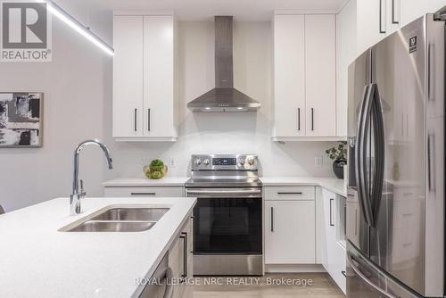 10 - 205 St.Davids Road, Thorold (558 - Confederation Heights), ON - Indoor Photo Showing Kitchen With Double Sink With Upgraded Kitchen