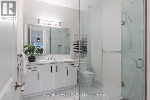 10 - 205 St.Davids Road, Thorold (558 - Confederation Heights), ON - Indoor Photo Showing Bathroom