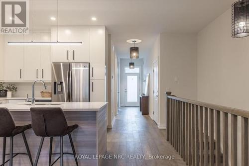 10 - 205 St.Davids Road, Thorold (558 - Confederation Heights), ON - Indoor Photo Showing Kitchen With Upgraded Kitchen