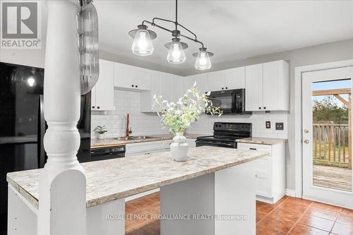 17 Inkerman Avenue, Prince Edward County (Picton), ON - Indoor Photo Showing Kitchen