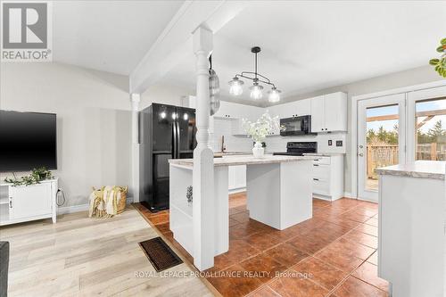 17 Inkerman Avenue, Prince Edward County (Picton), ON - Indoor Photo Showing Kitchen With Upgraded Kitchen