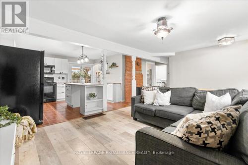 17 Inkerman Avenue, Prince Edward County (Picton), ON - Indoor Photo Showing Living Room