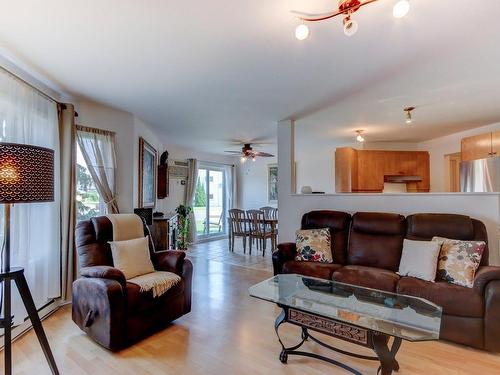 Salon - 302-196 Rue Vanier, Saint-Jean-Sur-Richelieu, QC - Indoor Photo Showing Living Room