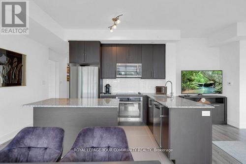 711B - 9600 Yonge Street, Richmond Hill, ON - Indoor Photo Showing Kitchen With Upgraded Kitchen