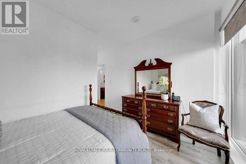 711B - 9600 Yonge Street, Richmond Hill, ON - Indoor Photo Showing Bedroom