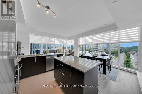 711B - 9600 Yonge Street, Richmond Hill, ON - Indoor Photo Showing Kitchen