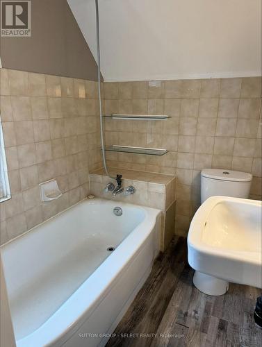 102 Mcclary Avenue, London, ON - Indoor Photo Showing Bathroom