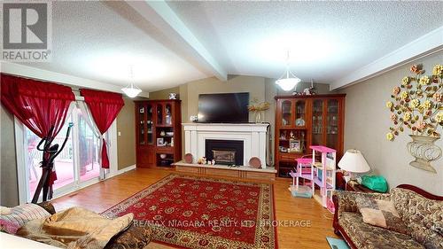 31 Wiltshire Boulevard, Welland, ON - Indoor Photo Showing Living Room With Fireplace