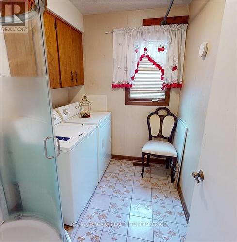 31 Wiltshire Boulevard, Welland, ON - Indoor Photo Showing Laundry Room