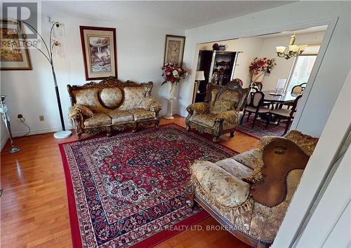 31 Wiltshire Boulevard, Welland, ON - Indoor Photo Showing Living Room