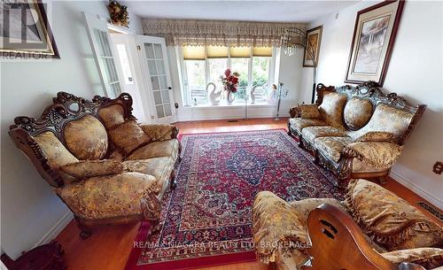 31 Wiltshire Boulevard, Welland, ON - Indoor Photo Showing Living Room