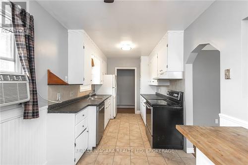 106 Highland Avenue, Port Colborne (Main Street), ON - Indoor Photo Showing Kitchen