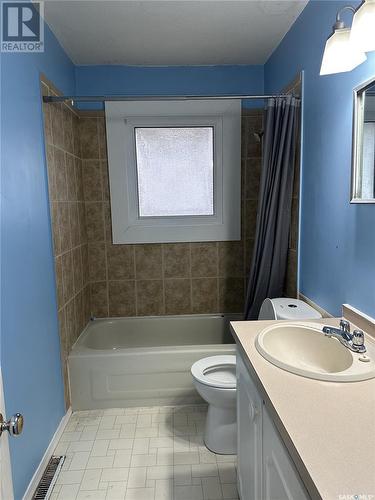 317 Cameron Street, Regina, SK - Indoor Photo Showing Bathroom