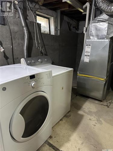 317 Cameron Street, Regina, SK - Indoor Photo Showing Laundry Room