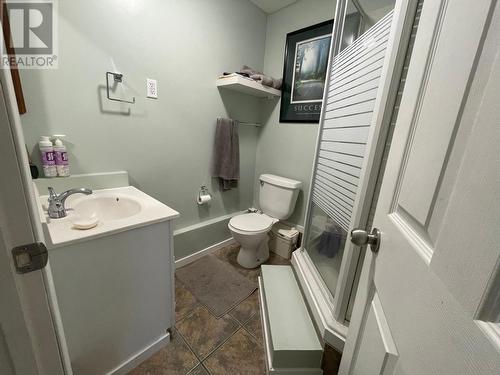 4702 Spurraway Road, Kamloops, BC - Indoor Photo Showing Bathroom