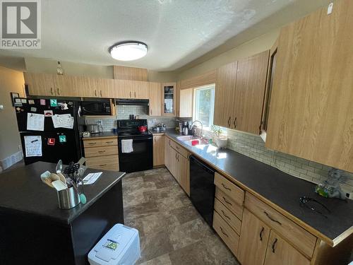 4702 Spurraway Road, Kamloops, BC - Indoor Photo Showing Kitchen