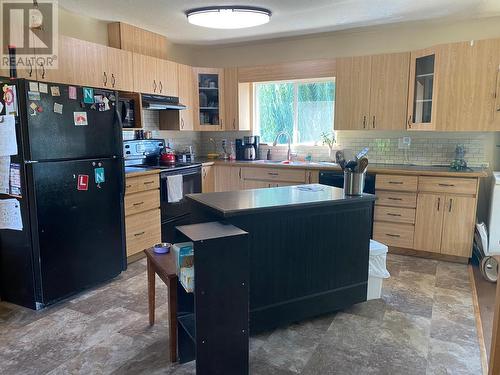 4702 Spurraway Road, Kamloops, BC - Indoor Photo Showing Kitchen