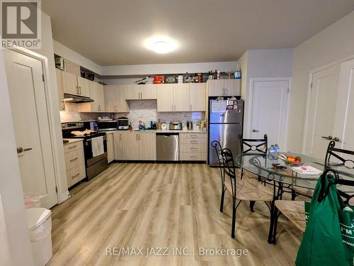 202 - 750 King Street E, Oshawa (Eastdale), ON - Indoor Photo Showing Kitchen