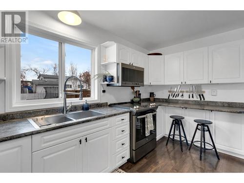 388 Explorer Crescent, Prince George, BC - Indoor Photo Showing Kitchen With Double Sink