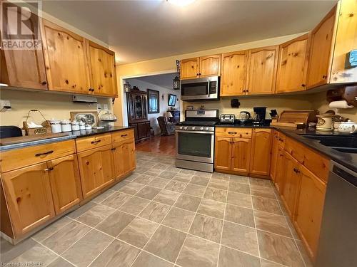 993 Chiswick Line, Powassan, ON - Indoor Photo Showing Kitchen