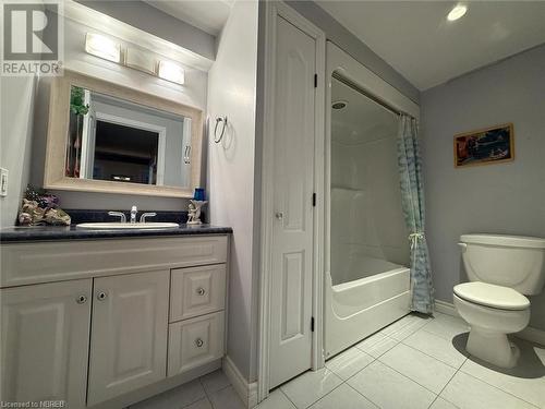 993 Chiswick Line, Powassan, ON - Indoor Photo Showing Bathroom