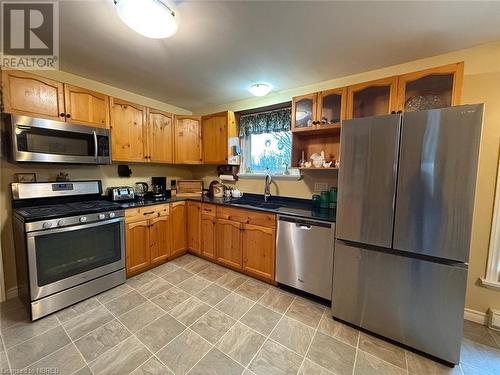 993 Chiswick Line, Powassan, ON - Indoor Photo Showing Kitchen