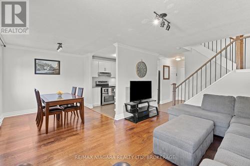 142 - 1058 Falgarwood Drive, Oakville (Iroquois Ridge South), ON - Indoor Photo Showing Living Room