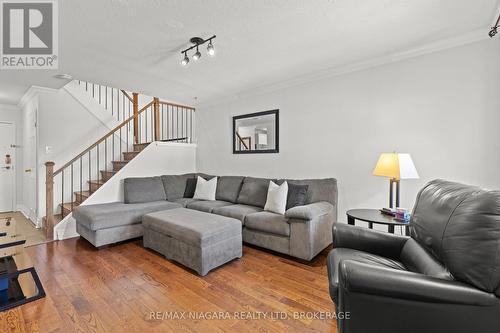 142 - 1058 Falgarwood Drive, Oakville (Iroquois Ridge South), ON - Indoor Photo Showing Living Room