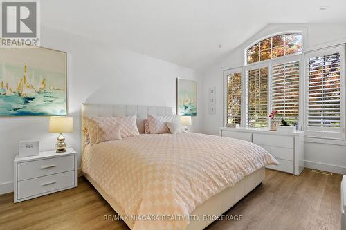 14 Lucia Court, Niagara-On-The-Lake, ON - Indoor Photo Showing Bedroom