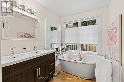 14 Lucia Court, Niagara-On-The-Lake, ON - Indoor Photo Showing Bathroom