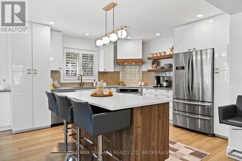 14 Lucia Court, Niagara-On-The-Lake, ON - Indoor Photo Showing Kitchen With Upgraded Kitchen