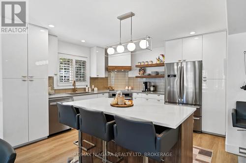 14 Lucia Court, Niagara-On-The-Lake, ON - Indoor Photo Showing Kitchen With Upgraded Kitchen