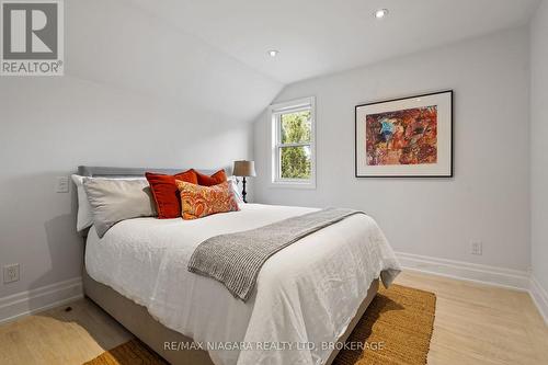 6 Simcoe Street, St. Catharines, ON - Indoor Photo Showing Bedroom