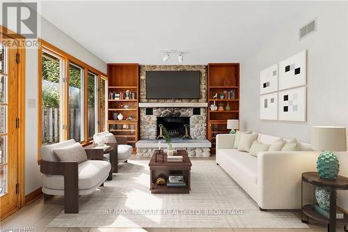 4981 Second Avenue, Niagara Falls, ON - Indoor Photo Showing Living Room With Fireplace